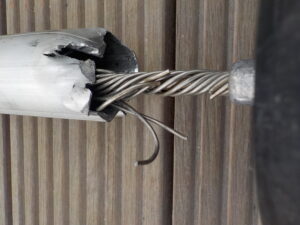 Ah c'est un peu amoché en tête de mât...