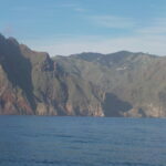 Côte sauvage et raide