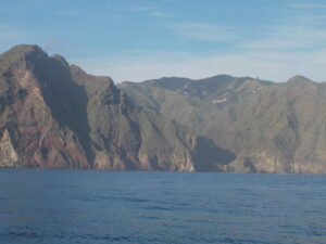 Côte sauvage et raide